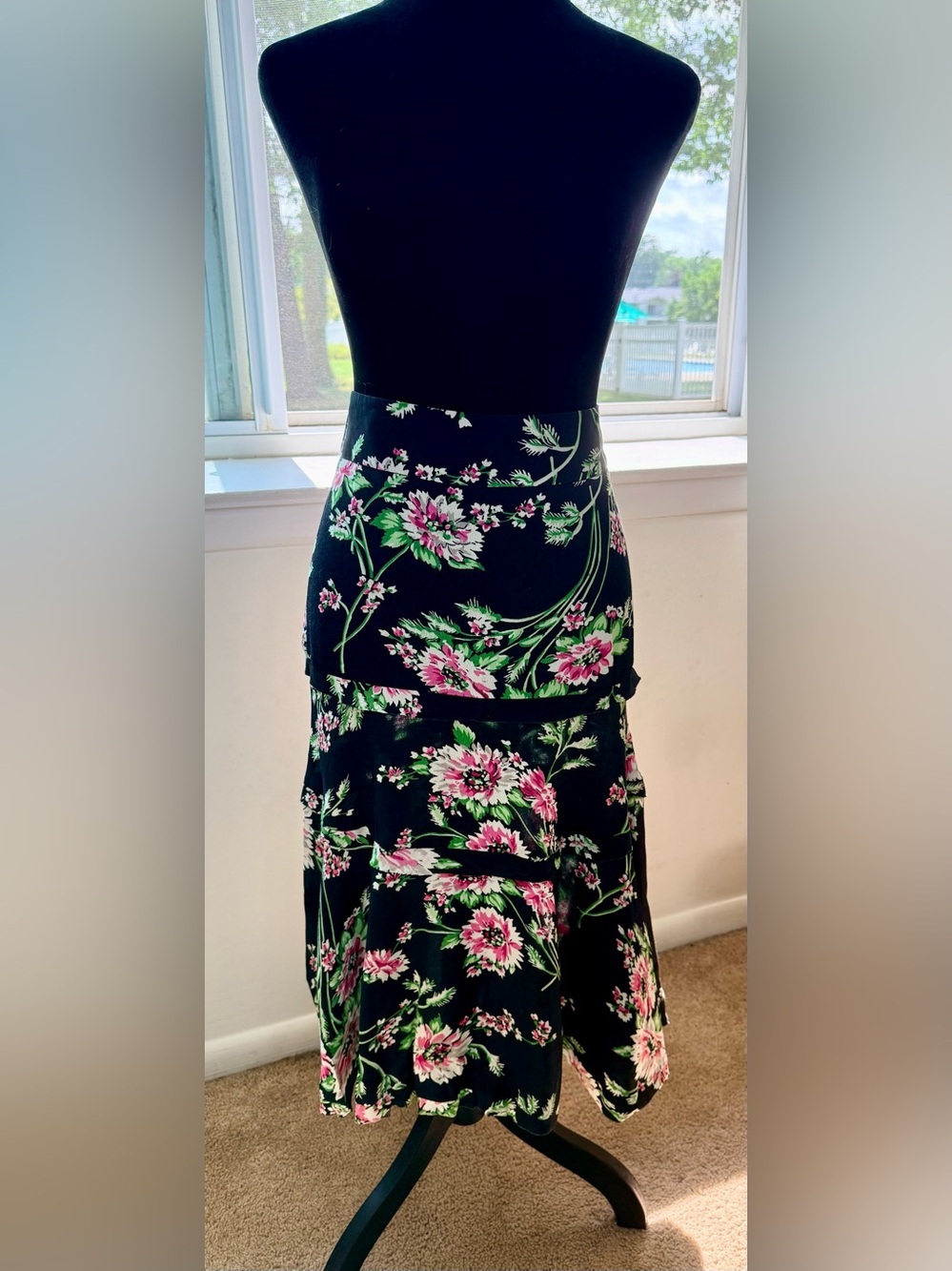 CAbi tiered black and pink floral midi skirt cottagecore romantic rayon 4 EUC